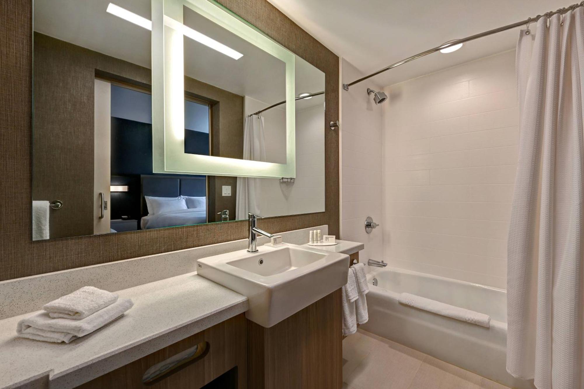 Springhill By Marriott Area 3*